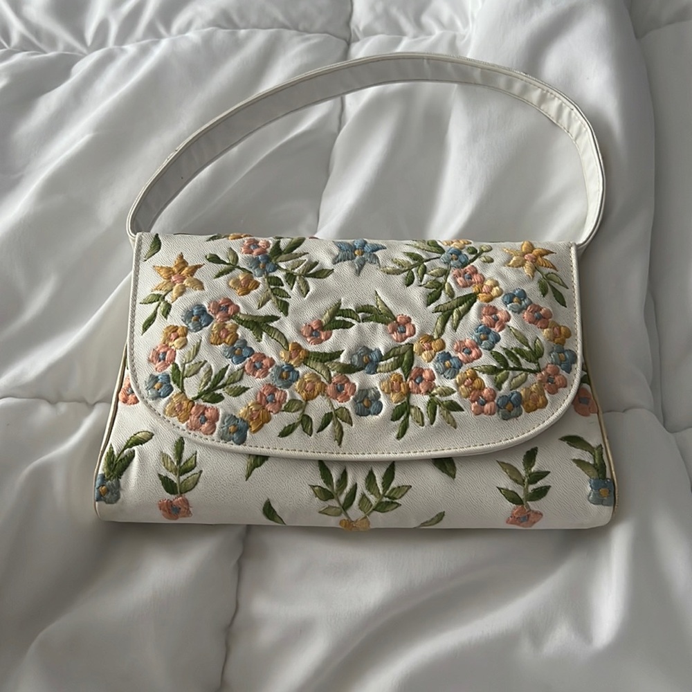 Vintage floral embroidery hand bag